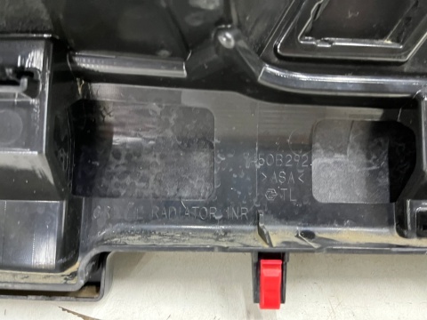 Atrapa Mitsubishi L200 5 V 19r.- grill przednia maskownica zderzaka znaczek 7450B291ZZ