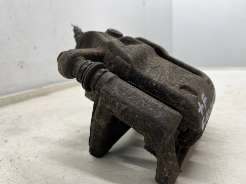 Zacisk hamulcowy Dacia Logan 1 I 04-12r lewe przednie jarzmo mocowanie