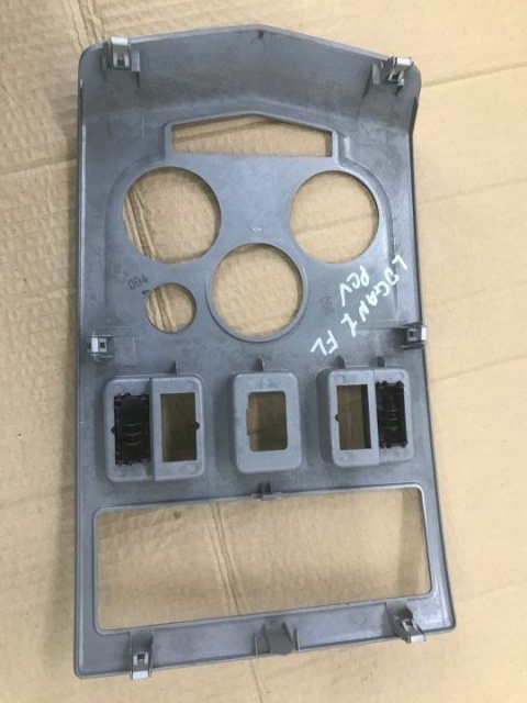 Deska rozdzielcza Dacia Logan 1 I MCV konsola środkowa deski ramka obudowa radia dekor 8200751186