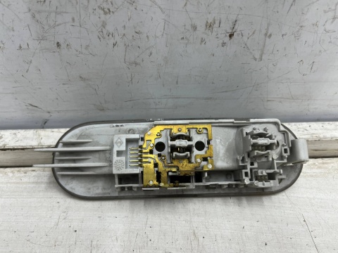 Lampka oświetlenia kabiny Dacia Logan 1 I Mcv Scenic II 05-14r. tylna wnętrza podsufitki sufitowa 8200074362