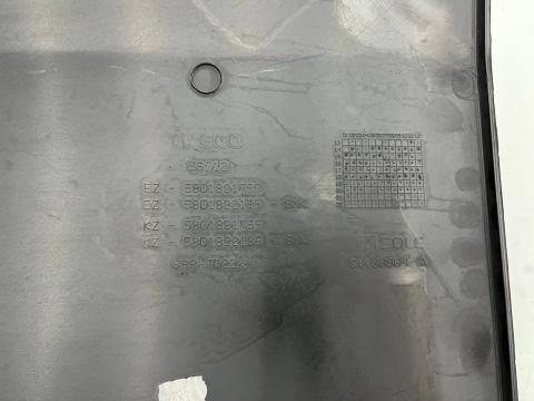 Listwa Iveco daily 4 IV 14r.- lewa prawa nakładka boczna karoseryjna za kołem długość 685mm. 5801821757