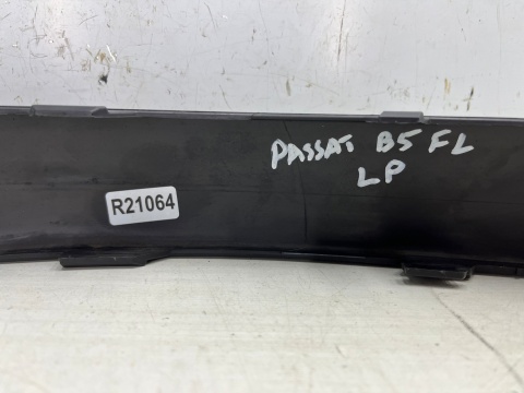 Listwa zderzaka VW Passat B5 Lift 00-05r. lewa przednia nakładka zderzaka lewy przód 3b0807717d