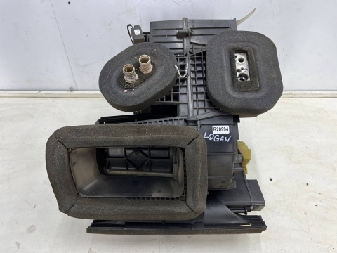 Nagrzewnica Dacia Logan MCV I 06-13r. Z KLIMATYZACJĄ obudowa chłodnicy wody parownik klimatyzacji 272703952r