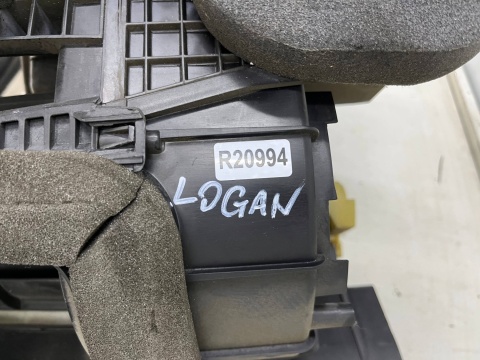 Nagrzewnica Dacia Logan MCV I 06-13r. Z KLIMATYZACJĄ obudowa chłodnicy wody parownik klimatyzacji 272703952r