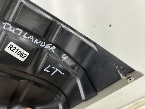 Osłona pod zderzak Mitsubishi Outlander 4 IV 21r.- LEWA tylna osłona podwozia nadkola zderzaka lewy tył 6415a113