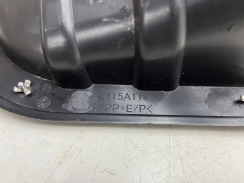 Osłona pod zderzak Mitsubishi Outlander 4 IV 21r.- prawa tylna osłona podwozia nadkola zderzaka prawy tył 6415a114