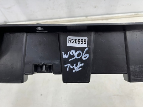 Ślizg Mercedes Sprinter II W906 06-19r. tylny środkowy wspornik zderzaka wzmocnienie