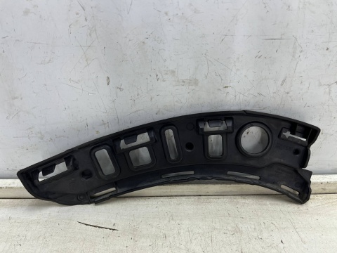 Ślizg Peugeot 2008 I 16-19r. LIFT lewe tylne mocowanie listwy wspornik uchwyt zderzaka lewy tył 9818259680