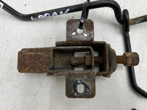 Winda koła zapasowego Dacia Logan 1 I 05-14r. mocowanie wieszak śruba wciągarka kosz komplet