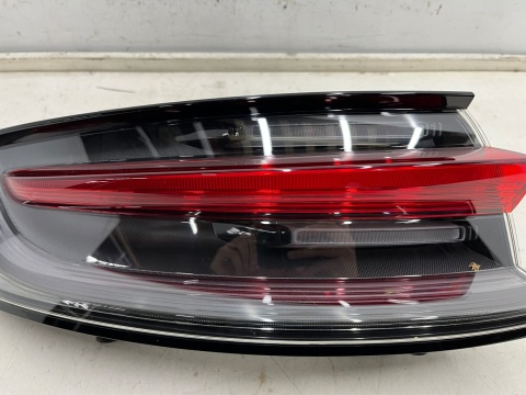 Lampa Porsche Macan I 95b LIFT 18r.- LEWA tylna w błotnik ORYGINALNA lewy tył Europa 95b945091l