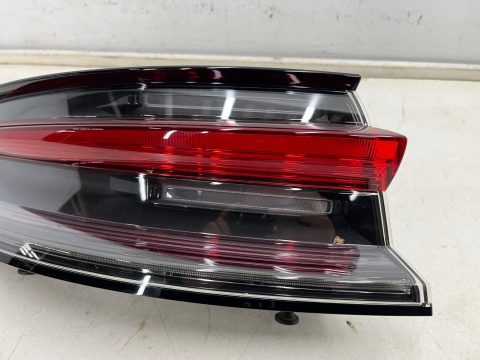 Lampa Porsche Macan I 95b LIFT 18r.- LEWA tylna w błotnik ORYGINALNA lewy tył Europa 95b945091l