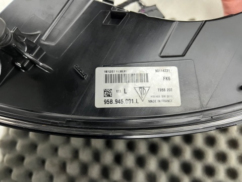 Lampa Porsche Macan I 95b LIFT 18r.- LEWA tylna w błotnik ORYGINALNA lewy tył Europa 95b945091l