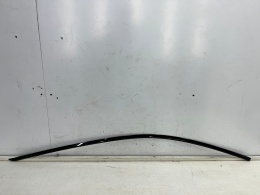 Listwa Audi A6 C8 18r.- lewa przednia listwa ozdobna górnej uszczelki zewnętrznej szyby drzwi lewy przód 4k0837643a