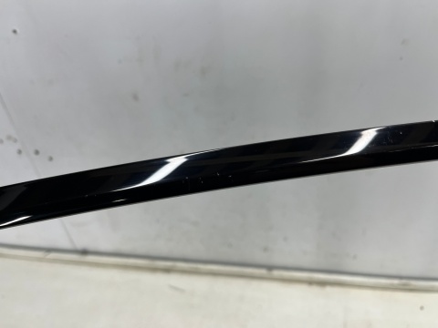 Listwa Audi A6 C8 18r.- lewa przednia listwa ozdobna górnej uszczelki zewnętrznej szyby drzwi lewy przód 4k0837643a