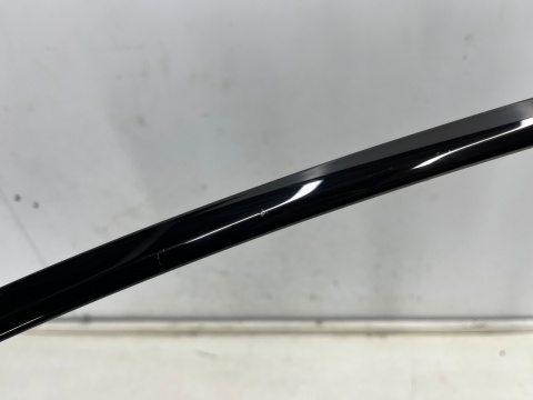 Listwa Audi A6 C8 18r.- lewa przednia listwa ozdobna górnej uszczelki zewnętrznej szyby drzwi lewy przód 4k0837643a