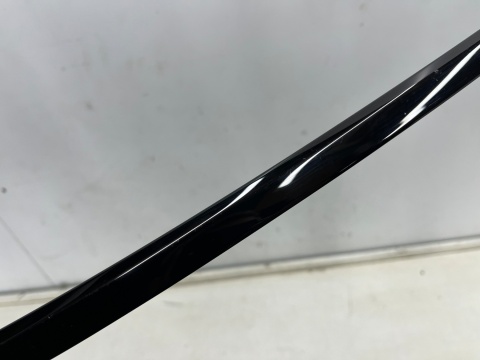 Listwa Audi A6 C8 18r.- lewa przednia listwa ozdobna górnej uszczelki zewnętrznej szyby drzwi lewy przód 4k0837643a