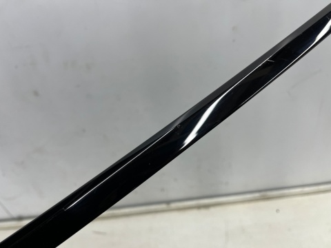 Listwa Audi A6 C8 18r.- lewa przednia listwa ozdobna górnej uszczelki zewnętrznej szyby drzwi lewy przód 4k0837643a