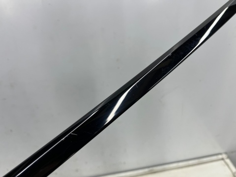 Listwa Audi A6 C8 18r.- lewa przednia listwa ozdobna górnej uszczelki zewnętrznej szyby drzwi lewy przód 4k0837643a