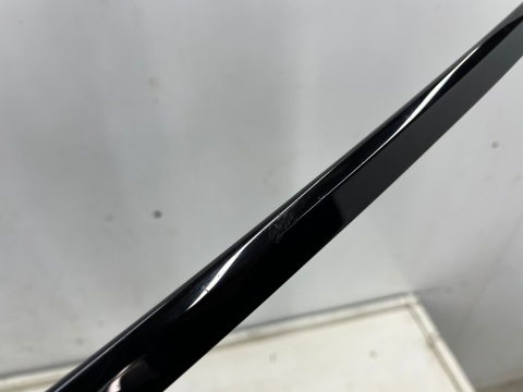 Listwa Audi A6 C8 18r.- lewa przednia listwa ozdobna górnej uszczelki zewnętrznej szyby drzwi lewy przód 4k0837643a