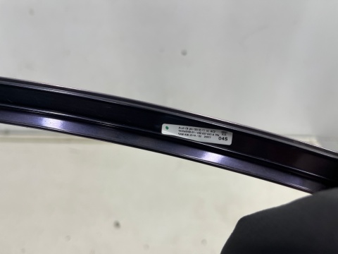 Listwa Audi A6 C8 18r.- lewa przednia listwa ozdobna górnej uszczelki zewnętrznej szyby drzwi lewy przód 4k0837643a