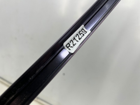 Listwa Audi A6 C8 18r.- lewa przednia listwa ozdobna górnej uszczelki zewnętrznej szyby drzwi lewy przód 4k0837643a