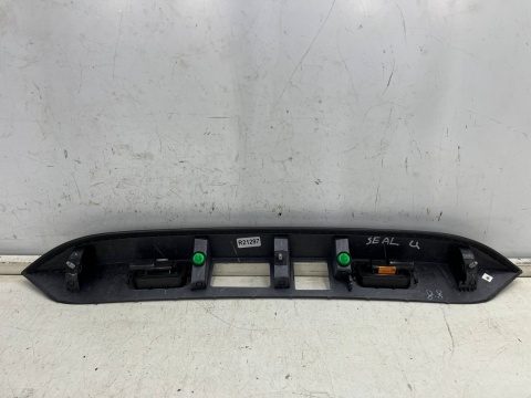 Listwa BYD Seal U 23r.- lampki podświetlenia tablicy blenda nakładka dolna klapy bagażnika na przycisk i kamerę sa3hk-5506110