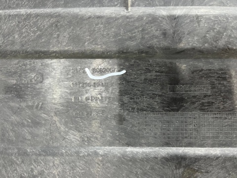 Osłona podwozia BMW M2 G87 23r.- osłona dolna płyta tylna pod zbiornik LEWA oryginalna 8082067