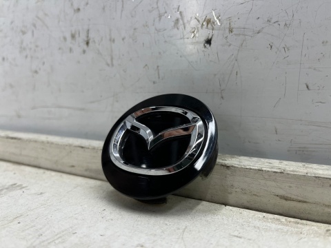Kołpak Mazda dekielek zaślepka felgi aluminiowej 57 mm. oryginalny bbm237190