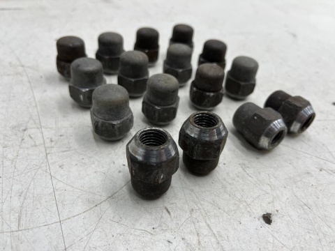 Nakrętki do felg alumiowych Mitsubishi Kia Hyundai Toyota Lexus Mazda M12x1,5 Stożkowe długość 29mm. do kół 16 sztuk klucz 21