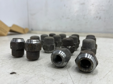 Nakrętki do felg alumiowych Mitsubishi Kia Hyundai Toyota Lexus Mazda M12x1,5 Stożkowe długość 29mm. do kół 16 sztuk klucz 21