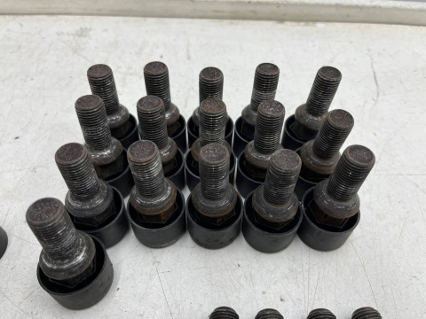 Śruby do felg stalowych VW Volkswagen Audi Seat Skoda sferyczne zabezpieczające antykradzieżowe kapsle do kół komplet 20 sztuk