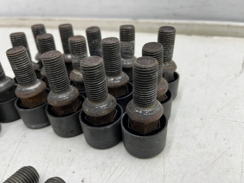 Śruby do felg stalowych VW Volkswagen Audi Seat Skoda sferyczne zabezpieczające antykradzieżowe kapsle do kół komplet 20 sztuk