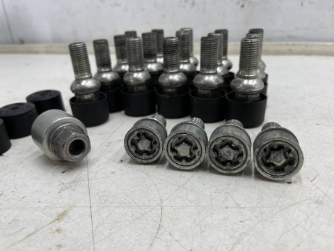 Śruby do felg stalowych VW Volkswagen Audi Seat Skoda sferyczne zabezpieczające antykradzieżowe kapsle do kół komplet 20 sztuk