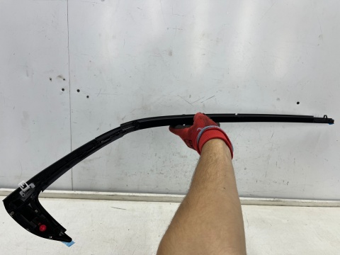 Listwa Mazda 3 IV BP 19r.- NOWA prawa tylna listwa zgarniająca uszczelka zewnętrzna szyby drzwi CHROM prawy tył bdmt-50-660h