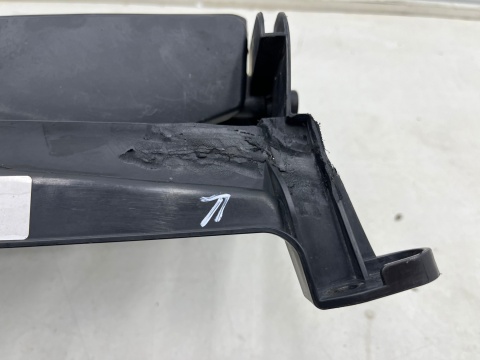 Osłona chłodnicy Porsche Taycan 9j Audi e-tron GT 19r.- PRAWA żaluzja roleta intercoolera kierownica wlot powietrza zderzaka