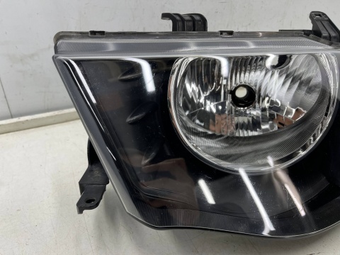 Lampa reflektor Mitsubishi L200 KA KB 05-10r. LEWA przednia H4 oryginalna lewy przód EU 8301b461