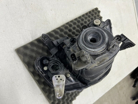 Lampa reflektor Mitsubishi L200 KA KB 05-10r. LEWA przednia H4 oryginalna lewy przód EU 8301b461