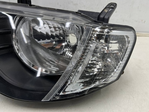 Lampa reflektor Mitsubishi L200 KA KB 05-10r. LEWA przednia H4 oryginalna lewy przód EU 8301b461