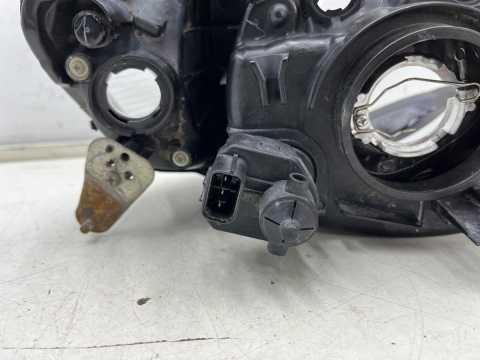 Lampa reflektor Mitsubishi L200 KA KB 05-10r. LEWA przednia H4 oryginalna lewy przód EU 8301b461