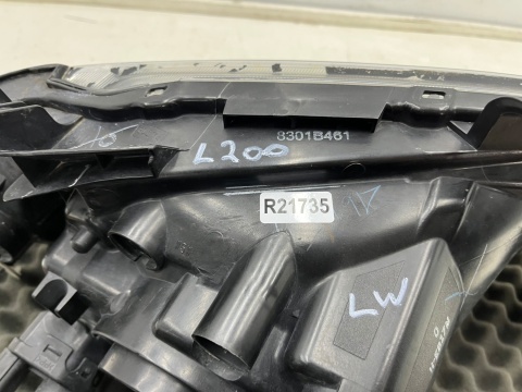 Lampa reflektor Mitsubishi L200 KA KB 05-10r. LEWA przednia H4 oryginalna lewy przód EU 8301b461