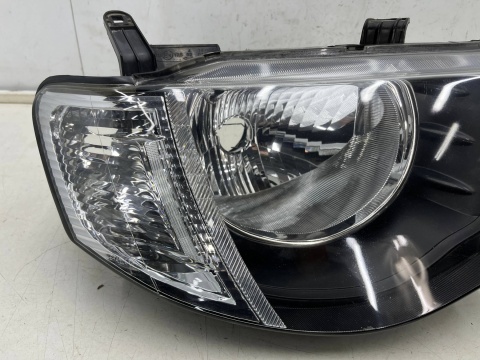Lampa reflektor Mitsubishi L200 KA KB 05-10r. PRAWA przednia H4 oryginalna prawy przód EU 8301b462