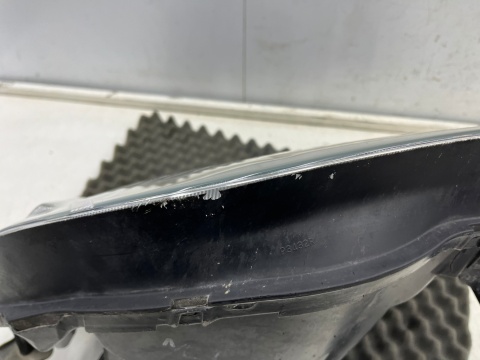 Lampa reflektor Mitsubishi L200 KA KB 05-10r. PRAWA przednia H4 oryginalna prawy przód EU 8301b462