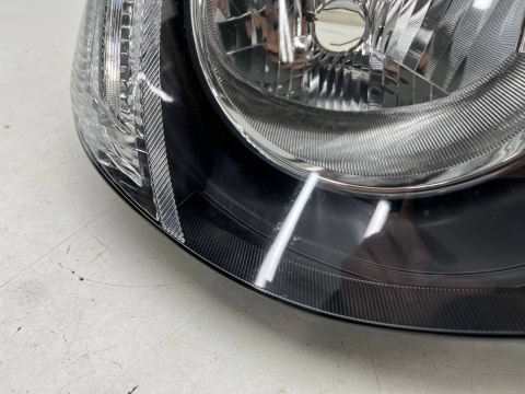 Lampa reflektor Mitsubishi L200 KA KB 05-10r. PRAWA przednia H4 oryginalna prawy przód EU 8301b462