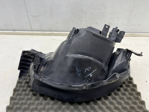 Lampa reflektor Mitsubishi L200 KA KB 05-10r. PRAWA przednia H4 oryginalna prawy przód EU 8301b462