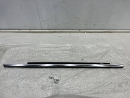 Listwa Audi Q5 I 8R 08-16r. NOWA lewa tylna listwa zgarniająca uszczelka zewnętrzna szyby drzwi CHROM lewy tył 8r0853763f