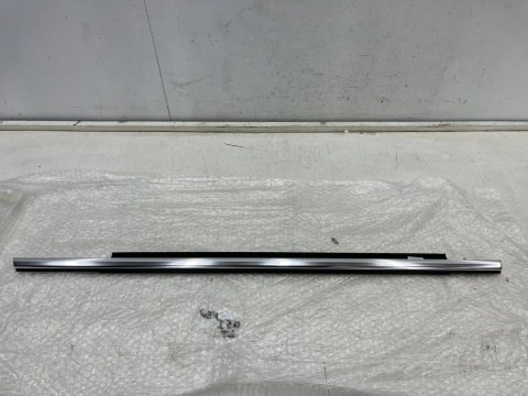 Listwa Audi Q5 I 8R 08-16r. NOWA lewa tylna listwa zgarniająca uszczelka zewnętrzna szyby drzwi CHROM lewy tył 8r0853763f