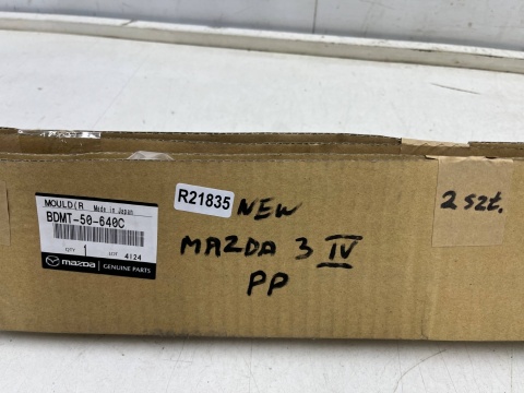 Listwa Mazda 3 IV BP 19r.- NOWA prawa przednia listwa zgarniająca uszczelka zewnętrzna drzwi prawy przód bdmt-50-640c