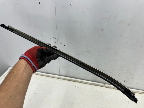 Listwa Nissan Juke II 2 F16 19r.- NOWA prawa tylna GÓRNA listwa zewnętrzna drzwi prawy tył 82282-6pa0a