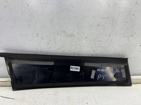 Listwa Mazda 3 III BM BN 13-18r. prawa tylna nakładka osłona słupka drzwi tylnych prawy tył bjs750m31