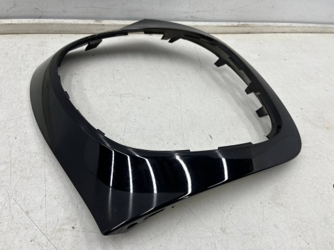 Listwa Smart Forfour II w453 14-19r. lewa nakładka ramka lampy tylnej obramówka a4538850122